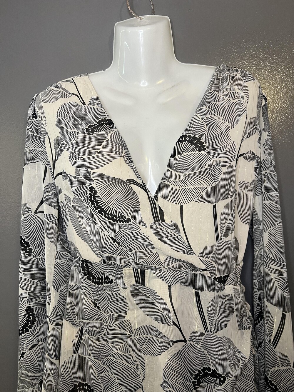 ASTR The Label Dress Womens Medium White Floral Wrap Ruffle Maxi Long Sleeve